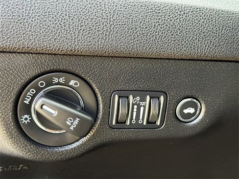 Used 2023 Chrysler 300 Touring L image 20