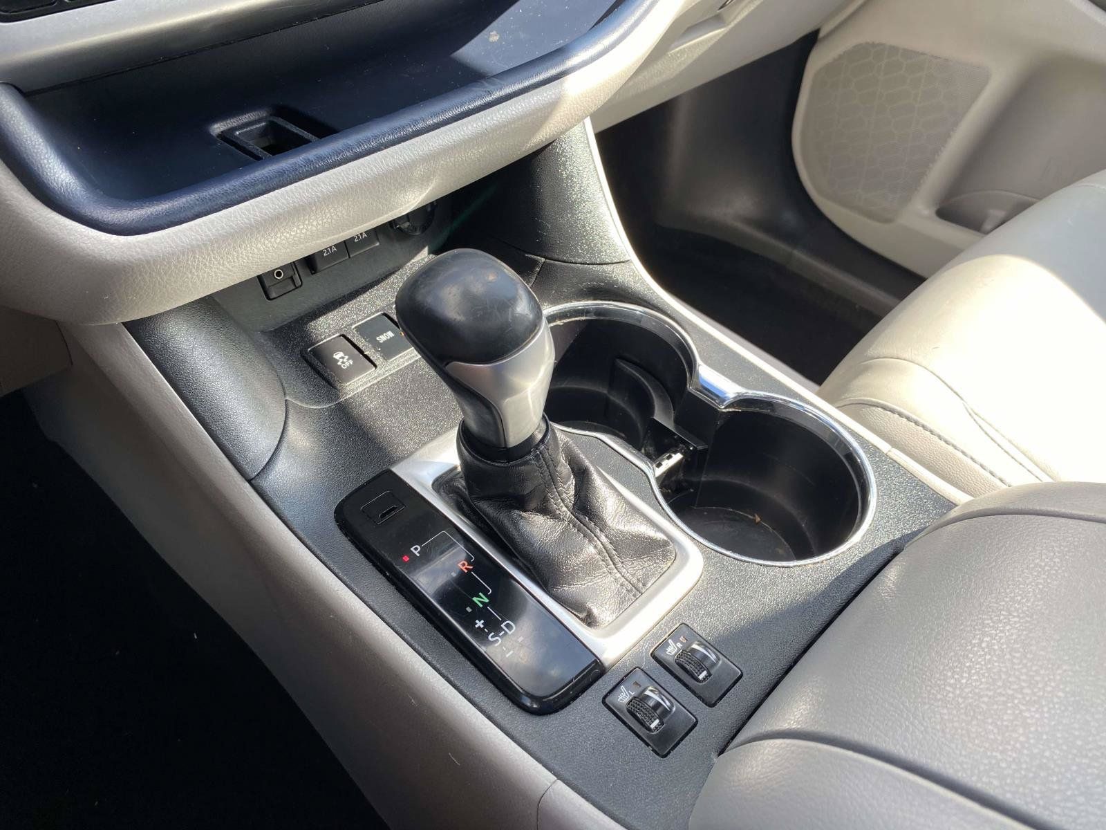 Used 2017 Toyota Highlander XLE FWD image 22