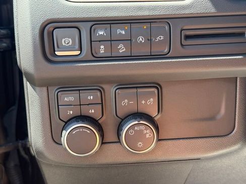 Certified 2021 Chevrolet Suburban Premier AWD/4WD image 32