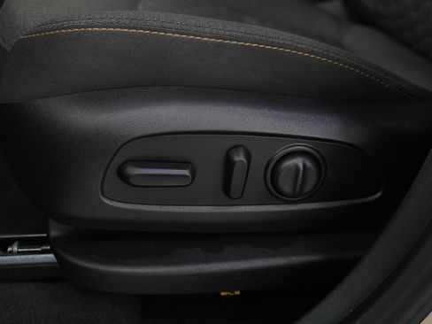 Used 2018 Chevrolet Equinox LT FWD image 28