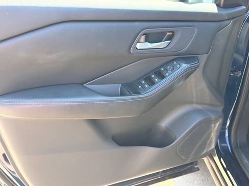 Used 2025 Nissan Rogue SV FWD image 10
