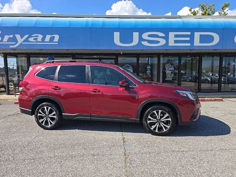 Used 2023 Subaru Forester Limited image 2