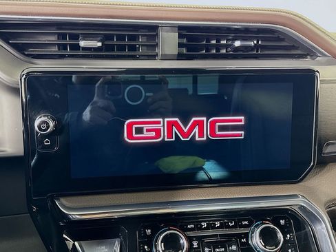Used 2024 GMC Sierra 1500 Denali w/ Technology Package AWD/4WD image 41