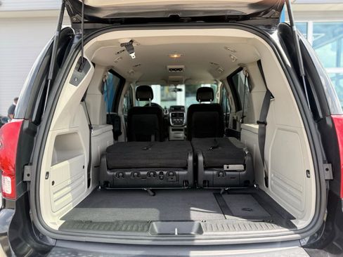 Used 2013 Dodge Grand Caravan SXT FWD image 31