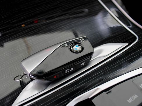 Used 2024 BMW X7 xDrive40i w/ M Sport Package AWD/4WD image 45