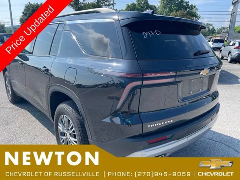 Used 2025 Chevrolet Traverse LT FWD image 14
