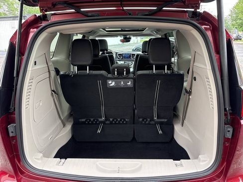 Used 2020 Chrysler Pacifica Limited w/ Advanced Safetytec Group FWD image 36