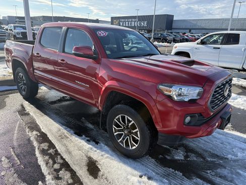 Used 2023 Toyota Tacoma TRD Sport image 2