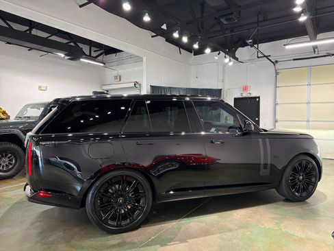 Used 2024 Land Rover Range Rover SE AWD/4WD image 12