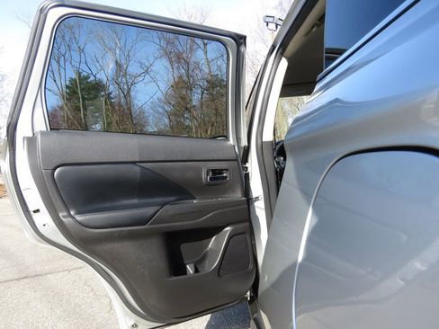 Used 2020 Mitsubishi Outlander SEL AWD/4WD image 19