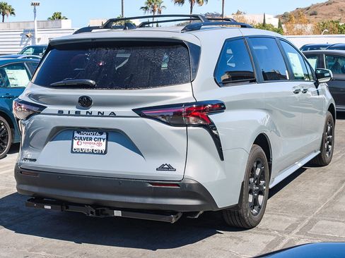 New 2026 Toyota Sienna XLE Woodland Edition AWD/4WD image 9