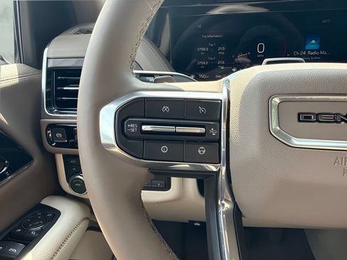 Used 2025 GMC Yukon Denali w/ Denali Reserve Package AWD/4WD image 20