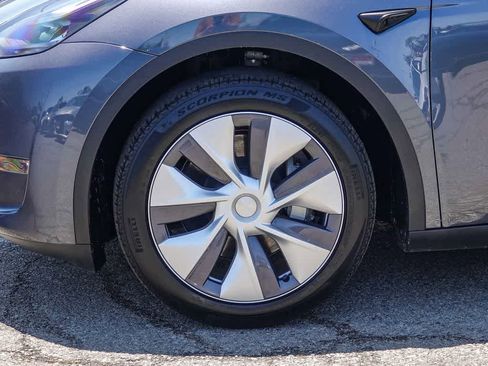 Used 2023 Tesla Model Y AWD image 10