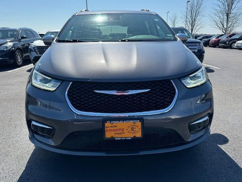 Used 2017 Chrysler 200 LX image 9