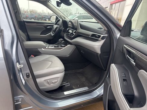 Used 2021 Toyota Highlander Limited image 13
