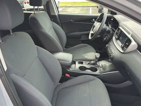Used 2019 Kia Sorento L FWD image 16