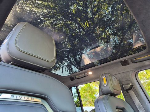 Used 2023 Rivian R1S Adventure AWD/4WD image 21