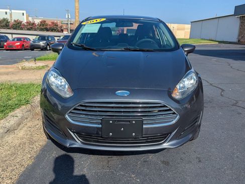 Used 2017 Ford Fiesta SE FWD image 2