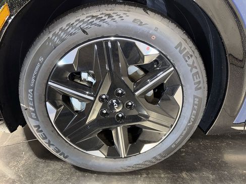 New 2025 Kia EV6 Wind image 10