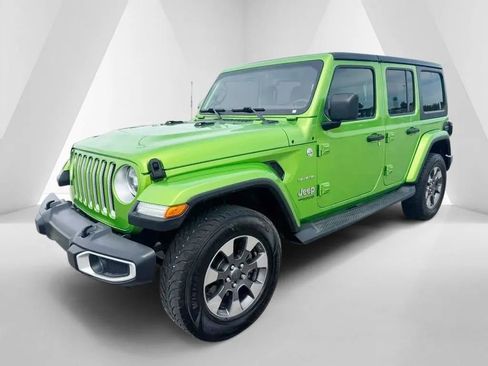 Used 2019 Jeep Wrangler Unlimited Sahara w/ Dual Top Group AWD/4WD image 3