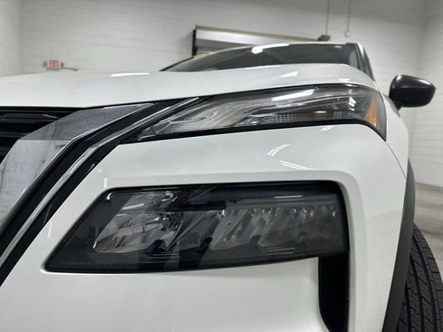 Used 2022 Nissan Rogue S image 11