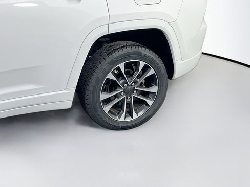 Used 2022 Jeep Grand Cherokee Overland w/ Luxury Tech Group IV AWD/4WD image 29