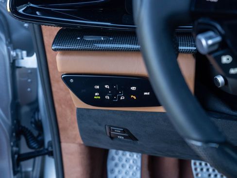 Certified 2025 Ferrari Purosangue image 33