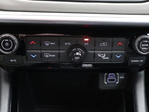 Used 2025 Jeep Compass Limited AWD/4WD image 23