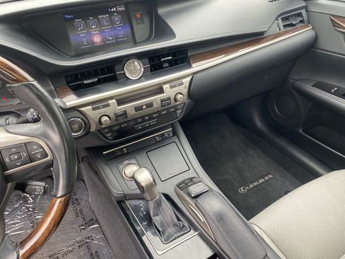 Used 2016 Lexus ES 350 w/ Navigation System Package FWD image 14