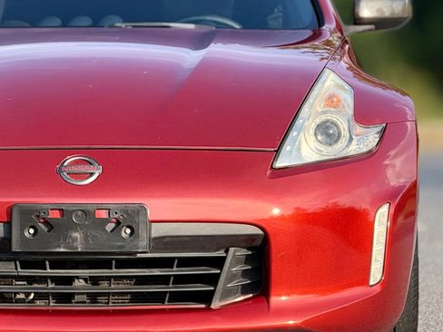 Used 2016 Nissan 370Z Coupe RWD image 14