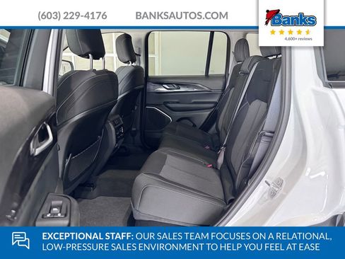 Used 2022 Jeep Grand Cherokee Laredo w/ Luxury Tech Group I image 9