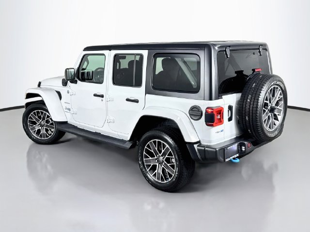 Used 2023 Jeep Wrangler Unlimited Sahara w/ Cold Weather Group AWD/4WD image 9