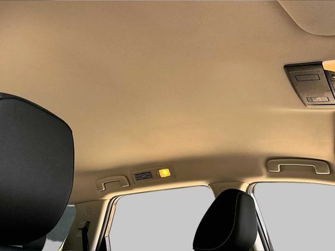 Used 2025 Nissan Pathfinder SV FWD image 13