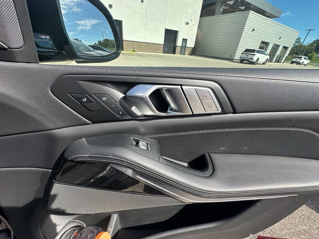 Used 2020 BMW X7 M50i w/ Executive Package AWD/4WD image 29