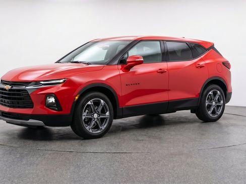 Used 2025 Chevrolet Blazer LT FWD image 3