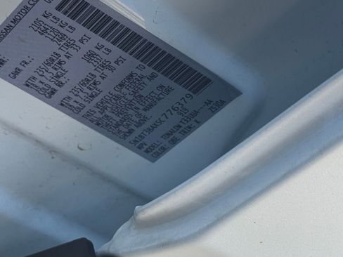 Used 2025 Nissan Rogue SV image 31