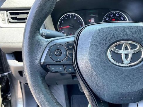 Used 2020 Toyota RAV4 LE FWD image 11