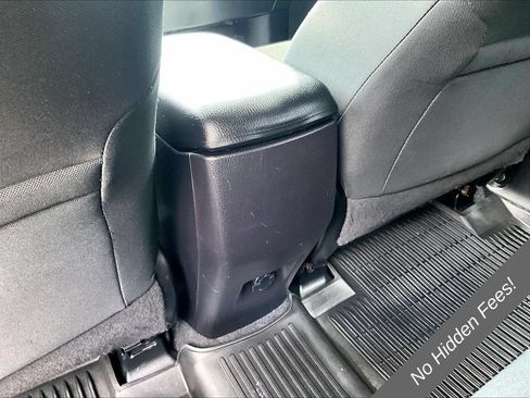 Used 2017 Toyota RAV4 LE w/ Carpet Mat Package AWD/4WD image 26
