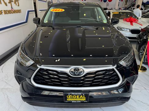 Used 2023 Toyota Highlander L AWD/4WD image 2