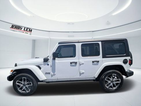 Used 2024 Jeep Wrangler Unlimited AWD/4WD image 6