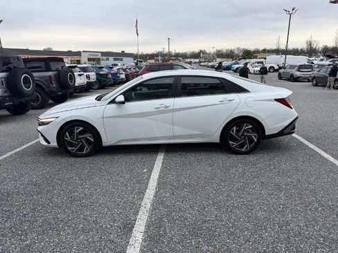 Used 2025 Hyundai Elantra SEL image 5