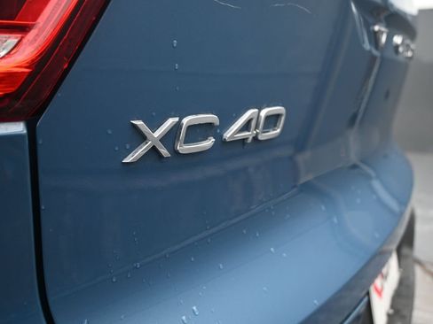 Used 2024 Volvo XC40 B5 Core image 15
