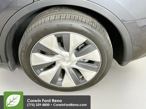 Used 2024 Tesla Model Y Long Range AWD/4WD image 31