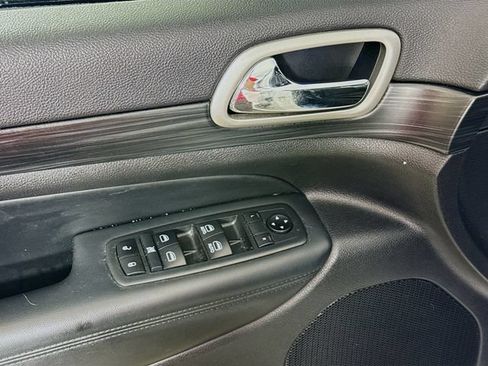 Used 2020 Jeep Grand Cherokee Altitude AWD/4WD image 19