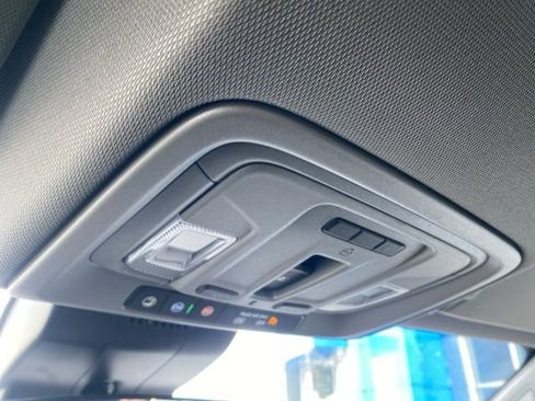 Used 2023 GMC Sierra 1500 SLE image 17