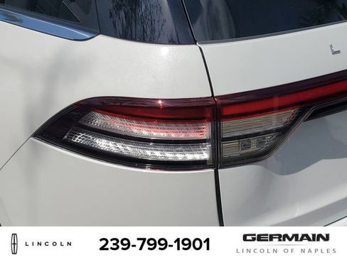 New 2025 Lincoln Aviator AWD image 15