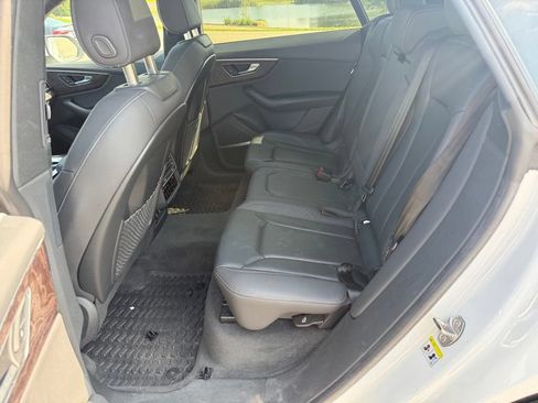 Used 2019 Audi Q8 Premium Plus w/ Premium Plus AWD/4WD image 23