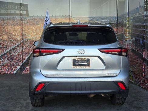 Certified 2024 Toyota Highlander XLE image 6