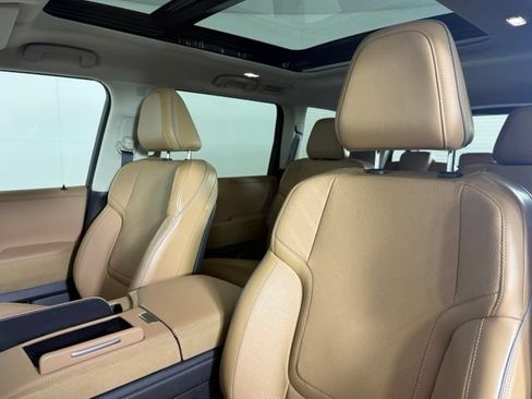 Used 2025 INFINITI QX80 Luxe RWD image 6
