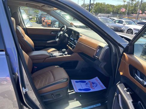 Used 2022 Nissan Pathfinder Platinum w/ Cargo Package image 16